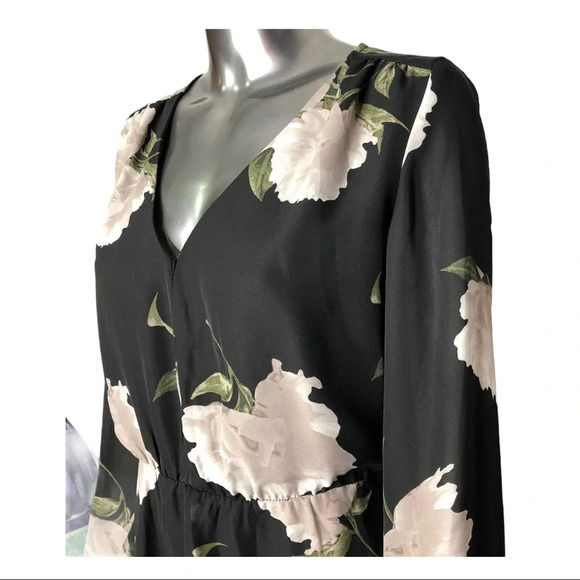 🛍️3/$40 Dynamite Floral Long Sleeve Blouse  Black Top Size XS - Picture 3 of 7